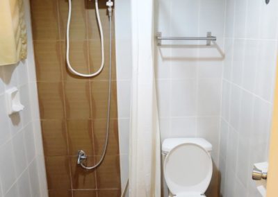 TOILET & BATHROOM